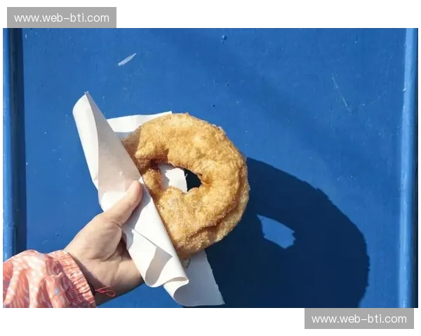 费拉拉的月光与梅阿查的重炮：当“蓝白坚韧”邂逅“蓝黑霸气”